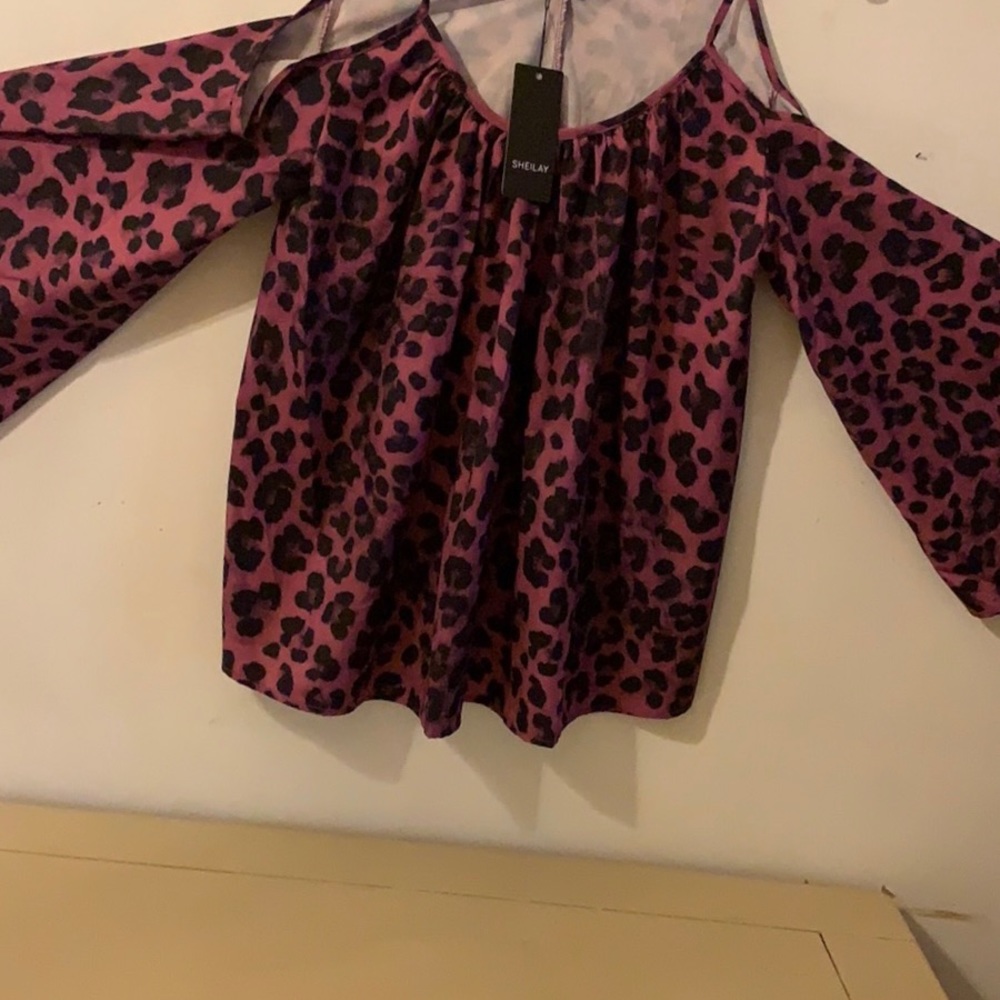 Women’s M Purple & Black cheetah print blouse.